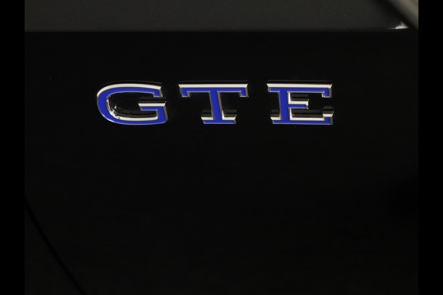 Volkswagen Golf 1.5 eHybrid GTE 272 PK PHEV | Verlengde garantie | 18"LM velgen | Black Style | Sportonderstel | Head up Display | 360 graden camera |