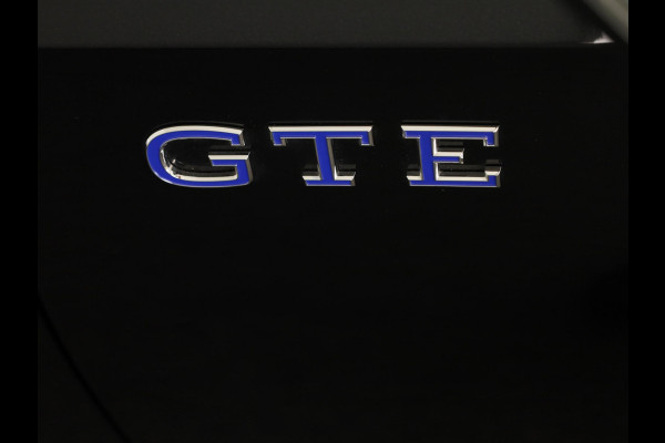 Volkswagen Golf 1.5 eHybrid GTE 272 PK PHEV | Verlengde garantie | 18"LM velgen | Black Style | Sportonderstel | Head up Display | 360 graden camera |