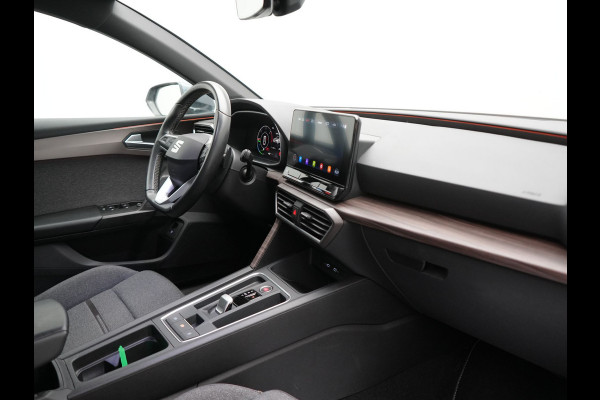 Seat Leon Sportstourer 1.4 TSI eHybrid Xcellence PHEV 204pk Dealer O.H. | Trekhaak Af Fabriek | Camera | Sportstoelen & Stuur Verwarmd | Keyless | Virtual | Navigatie | DAB | Plug In Hybrid |