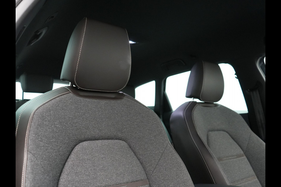 Seat Leon Sportstourer 1.4 TSI eHybrid Xcellence PHEV 204pk Dealer O.H. | Trekhaak Af Fabriek | Camera | Sportstoelen & Stuur Verwarmd | Keyless | Virtual | Navigatie | DAB | Plug In Hybrid |