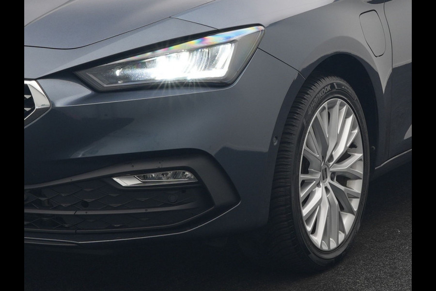 Seat Leon Sportstourer 1.4 TSI eHybrid Xcellence PHEV 204pk Dealer O.H. | Trekhaak Af Fabriek | Camera | Sportstoelen & Stuur Verwarmd | Keyless | Virtual | Navigatie | DAB | Plug In Hybrid |