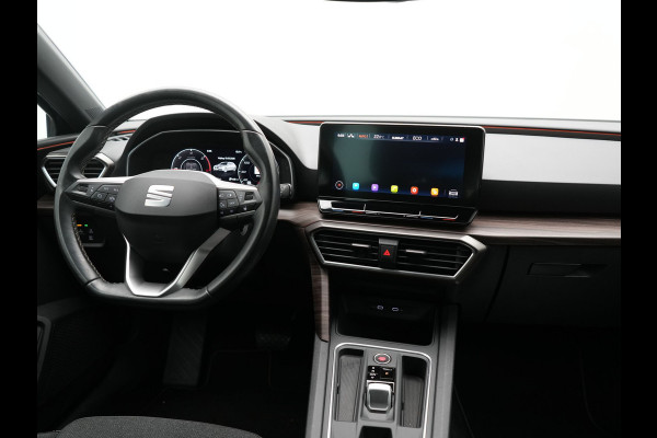 Seat Leon Sportstourer 1.4 TSI eHybrid Xcellence PHEV 204pk Dealer O.H. | Trekhaak Af Fabriek | Camera | Sportstoelen & Stuur Verwarmd | Keyless | Virtual | Navigatie | DAB | Plug In Hybrid |