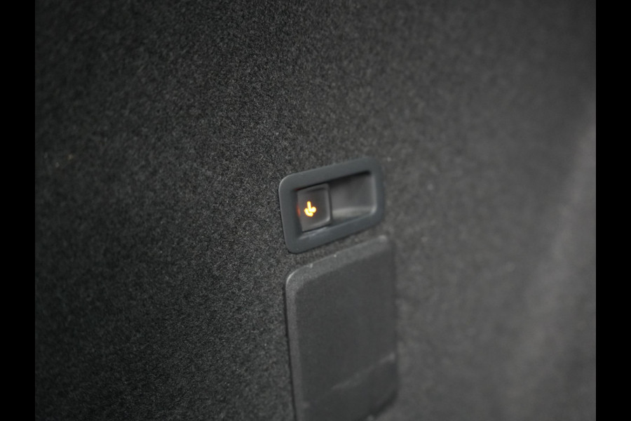 Seat Leon Sportstourer 1.4 TSI eHybrid Xcellence PHEV 204pk Dealer O.H. | Trekhaak Af Fabriek | Camera | Sportstoelen & Stuur Verwarmd | Keyless | Virtual | Navigatie | DAB | Plug In Hybrid |