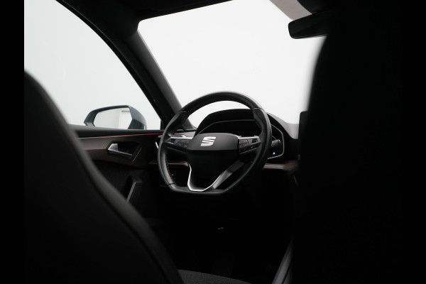 Seat Leon Sportstourer 1.4 TSI eHybrid Xcellence PHEV 204pk Dealer O.H. | Trekhaak Af Fabriek | Camera | Sportstoelen & Stuur Verwarmd | Keyless | Virtual | Navigatie | DAB | Plug In Hybrid |