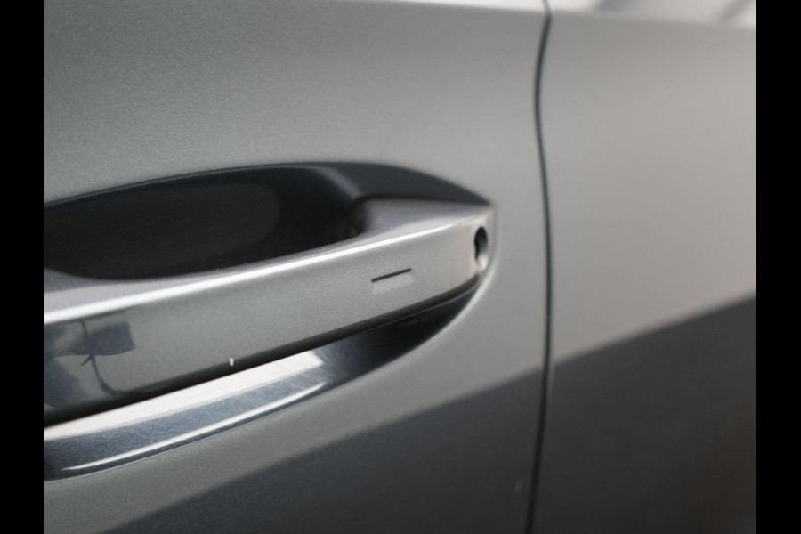 Seat Leon Sportstourer 1.4 TSI eHybrid Xcellence PHEV 204pk Dealer O.H. | Trekhaak Af Fabriek | Camera | Sportstoelen & Stuur Verwarmd | Keyless | Virtual | Navigatie | DAB | Plug In Hybrid |