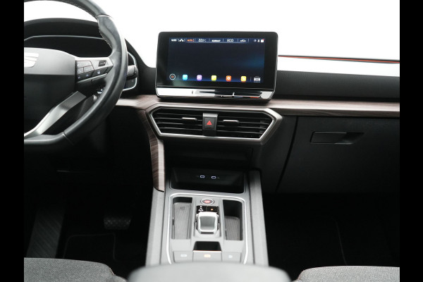 Seat Leon Sportstourer 1.4 TSI eHybrid Xcellence PHEV 204pk Dealer O.H. | Trekhaak Af Fabriek | Camera | Sportstoelen & Stuur Verwarmd | Keyless | Virtual | Navigatie | DAB | Plug In Hybrid |