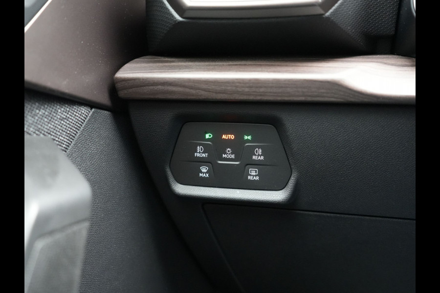 Seat Leon Sportstourer 1.4 TSI eHybrid Xcellence PHEV 204pk Dealer O.H. | Trekhaak Af Fabriek | Camera | Sportstoelen & Stuur Verwarmd | Keyless | Virtual | Navigatie | DAB | Plug In Hybrid |