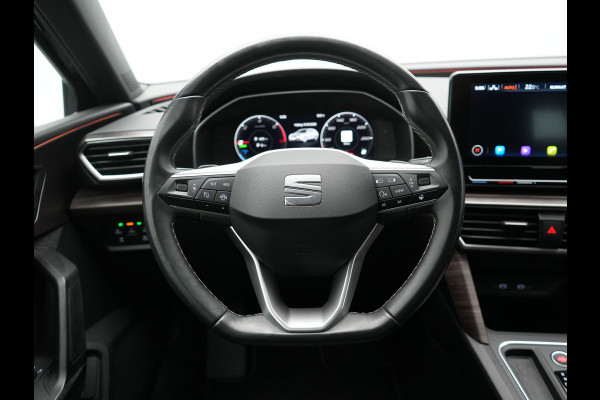 Seat Leon Sportstourer 1.4 TSI eHybrid Xcellence PHEV 204pk Dealer O.H. | Trekhaak Af Fabriek | Camera | Sportstoelen & Stuur Verwarmd | Keyless | Virtual | Navigatie | DAB | Plug In Hybrid |