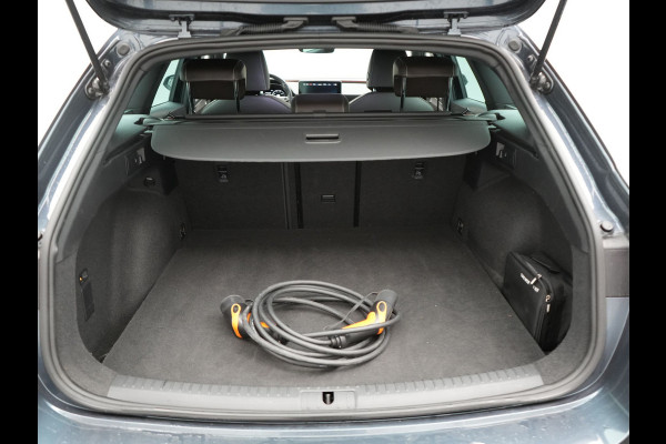 Seat Leon Sportstourer 1.4 TSI eHybrid Xcellence PHEV 204pk Dealer O.H. | Trekhaak Af Fabriek | Camera | Sportstoelen & Stuur Verwarmd | Keyless | Virtual | Navigatie | DAB | Plug In Hybrid |