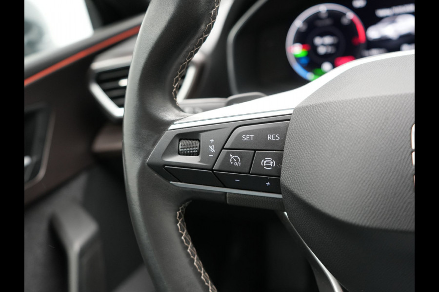 Seat Leon Sportstourer 1.4 TSI eHybrid Xcellence PHEV 204pk Dealer O.H. | Trekhaak Af Fabriek | Camera | Sportstoelen & Stuur Verwarmd | Keyless | Virtual | Navigatie | DAB | Plug In Hybrid |