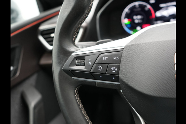 Seat Leon Sportstourer 1.4 TSI eHybrid Xcellence PHEV 204pk Dealer O.H. | Trekhaak Af Fabriek | Camera | Sportstoelen & Stuur Verwarmd | Keyless | Virtual | Navigatie | DAB | Plug In Hybrid |