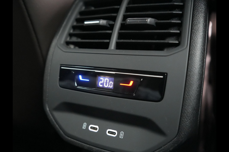 Seat Leon Sportstourer 1.4 TSI eHybrid Xcellence PHEV 204pk Dealer O.H. | Trekhaak Af Fabriek | Camera | Sportstoelen & Stuur Verwarmd | Keyless | Virtual | Navigatie | DAB | Plug In Hybrid |