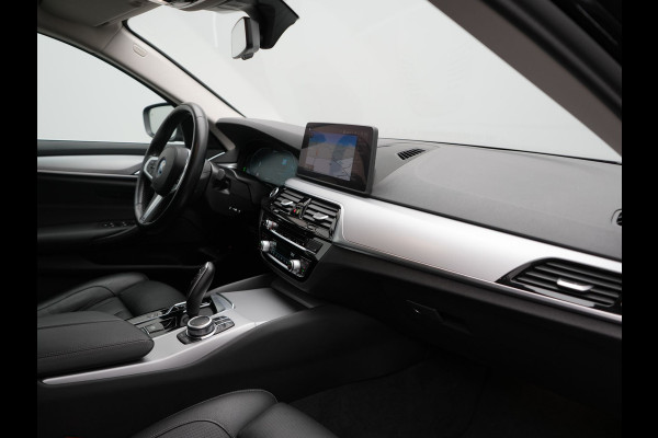 BMW 5 Serie Touring 520e Business Edition Plus PHEV 204pk Dealer O.H. | Head Up | Camera | Lederen Comfortstoelen Memory & Ventilatie | Apple Carplay | Blis | Virtual | Stoelverwarming | Navigatie | DAB | Plug In Hybrid |