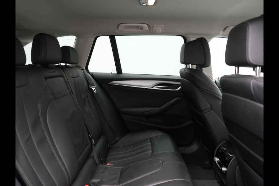 BMW 5 Serie Touring 520e Business Edition Plus PHEV 204pk Dealer O.H. | Head Up | Camera | Lederen Comfortstoelen Memory & Ventilatie | Apple Carplay | Blis | Virtual | Stoelverwarming | Navigatie | DAB | Plug In Hybrid |