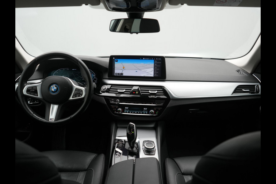 BMW 5 Serie Touring 520e Business Edition Plus PHEV 204pk Dealer O.H. | Head Up | Camera | Lederen Comfortstoelen Memory & Ventilatie | Apple Carplay | Blis | Virtual | Stoelverwarming | Navigatie | DAB | Plug In Hybrid |
