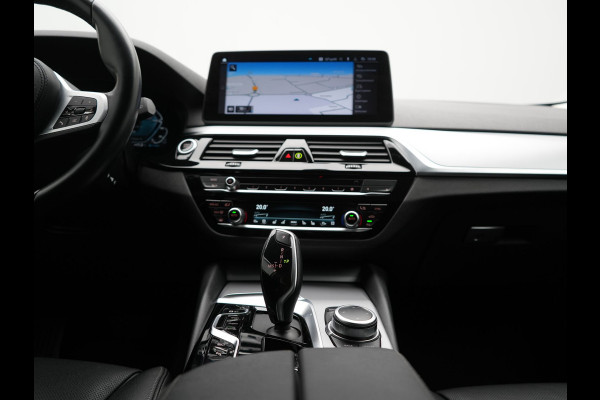 BMW 5 Serie Touring 520e Business Edition Plus PHEV 204pk Dealer O.H. | Head Up | Camera | Lederen Comfortstoelen Memory & Ventilatie | Apple Carplay | Blis | Virtual | Stoelverwarming | Navigatie | DAB | Plug In Hybrid |