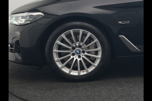 BMW 5 Serie Touring 520e Business Edition Plus PHEV 204pk Dealer O.H. | Head Up | Camera | Lederen Comfortstoelen Memory & Ventilatie | Apple Carplay | Blis | Virtual | Stoelverwarming | Navigatie | DAB | Plug In Hybrid |