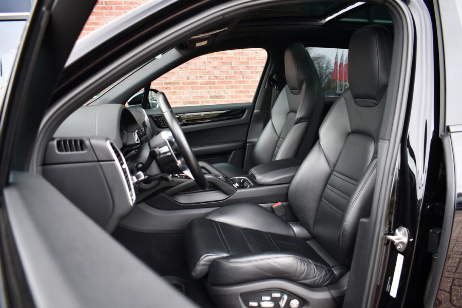 Porsche Cayenne 3.0 Pano Chrono+Sport Trekh Luchtv 21inch BOSE Sfeer