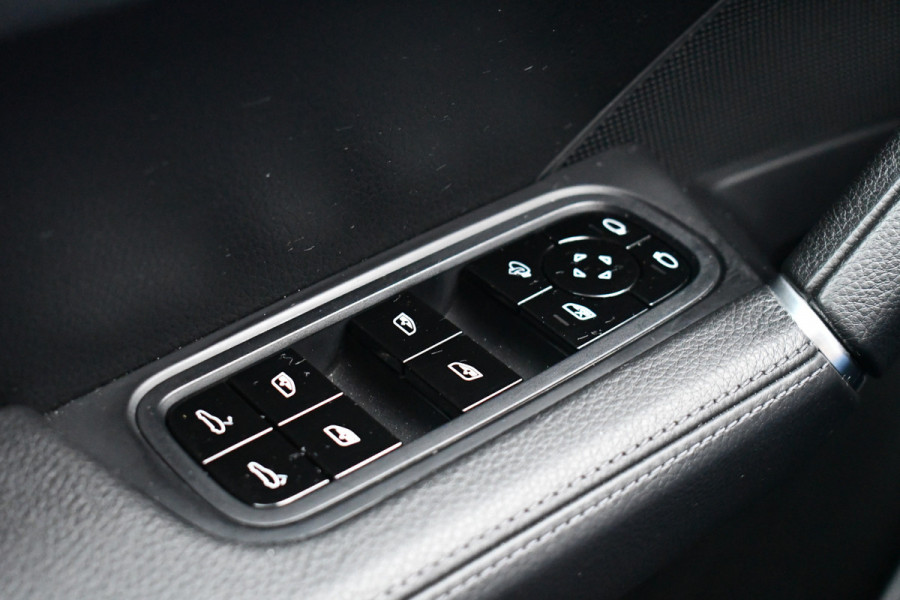 Porsche Cayenne 3.0 Pano Chrono+Sport Trekh Luchtv 21inch BOSE Sfeer