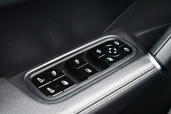 Porsche Cayenne 3.0 Pano Chrono+Sport Trekh Luchtv 21inch BOSE Sfeer