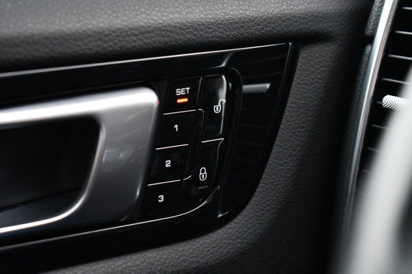 Porsche Cayenne 3.0 Pano Chrono+Sport Trekh Luchtv 21inch BOSE Sfeer