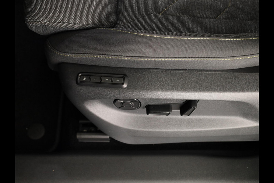 Škoda Kodiaq Business Edition Plus PHEV 1.5 TSI 204 pk 6 versn. DSG | Light & view | Getint glas | Trekhaak wegklapbaar