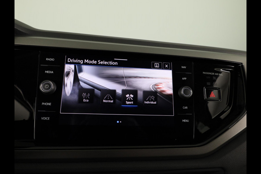 Volkswagen Polo 1.0 TSI Comfortline Business 95 pk | Navigatie | Parkeersensoren | Achteruitrijcamera | Adaptieve cruise control |