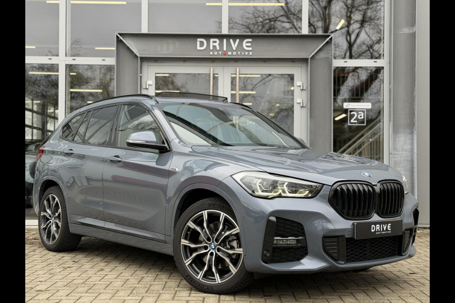 BMW X1 xDrive25e Bus Ed Plus M-Sport |Pano|HUD|HiFi|Cam|Sfeer|19"|Storm Bay|