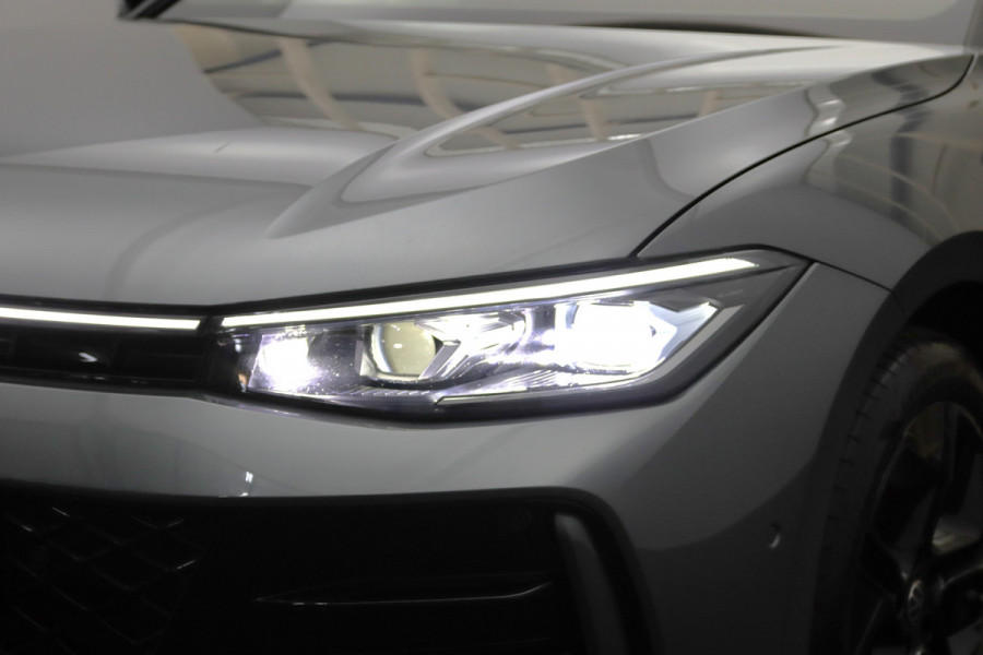 Volkswagen Passat Variant 1.5 eHybrid R-Line 272 PK PHEV, Panoramadak, Trekhaak, Black-Style, Head-Up, Massage