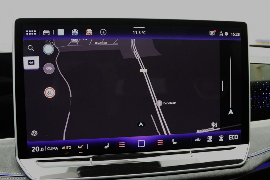 Volkswagen Passat Variant 1.5 eHybrid R-Line 272 PK PHEV, Panoramadak, Trekhaak, Black-Style, Head-Up, Massage