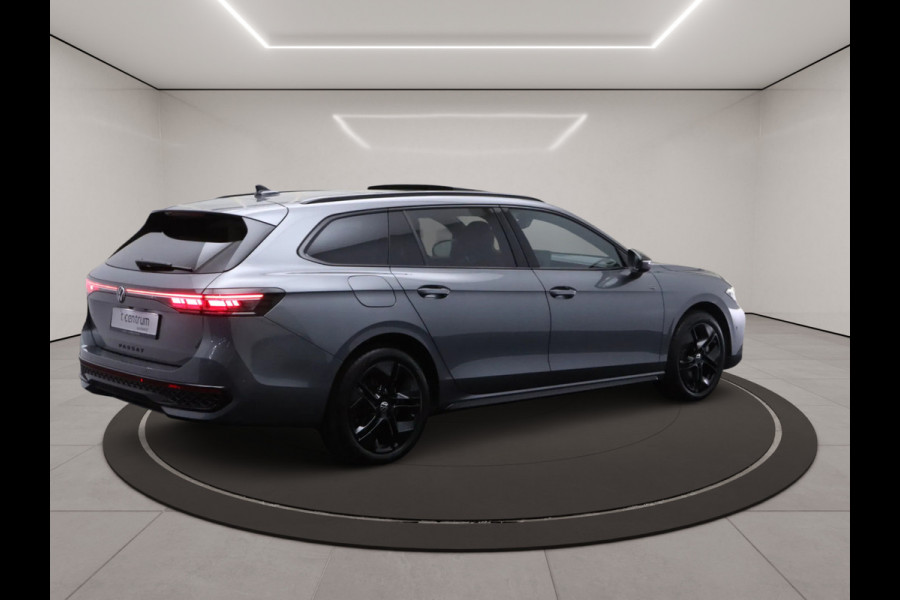 Volkswagen Passat Variant 1.5 eHybrid R-Line 272 PK PHEV, Panoramadak, Trekhaak, Black-Style, Head-Up, Massage