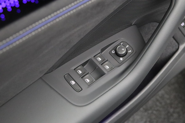 Volkswagen Passat Variant 1.5 eHybrid R-Line 272 PK PHEV, Panoramadak, Trekhaak, Black-Style, Head-Up, Massage