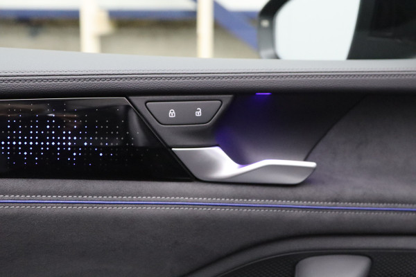 Volkswagen Passat Variant 1.5 eHybrid R-Line 272 PK PHEV, Panoramadak, Trekhaak, Black-Style, Head-Up, Massage