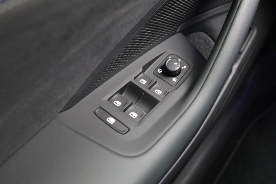 Volkswagen Passat Variant 1.5 eHybrid R-Line 272 PK PHEV, Panoramadak, Trekhaak, Black-Style, Head-Up, Massage