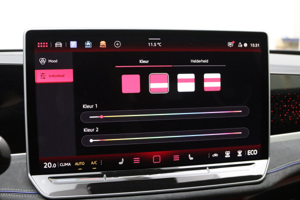 Volkswagen Passat Variant 1.5 eHybrid R-Line 272 PK PHEV, Panoramadak, Trekhaak, Black-Style, Head-Up, Massage