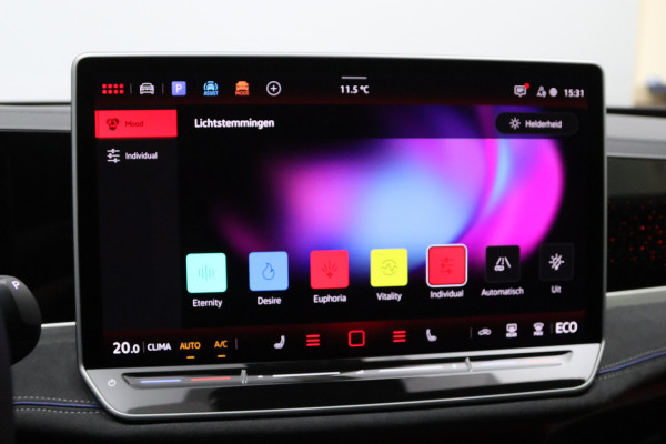 Volkswagen Passat Variant 1.5 eHybrid R-Line 272 PK PHEV, Panoramadak, Trekhaak, Black-Style, Head-Up, Massage