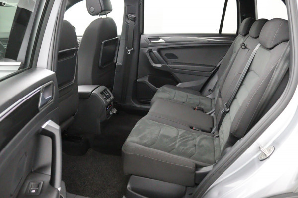 Volkswagen Tiguan Allspace 1.5 TSI R-LINE*AUTOM*PANO*NAVI*HAAK*CAM*CARPLAY