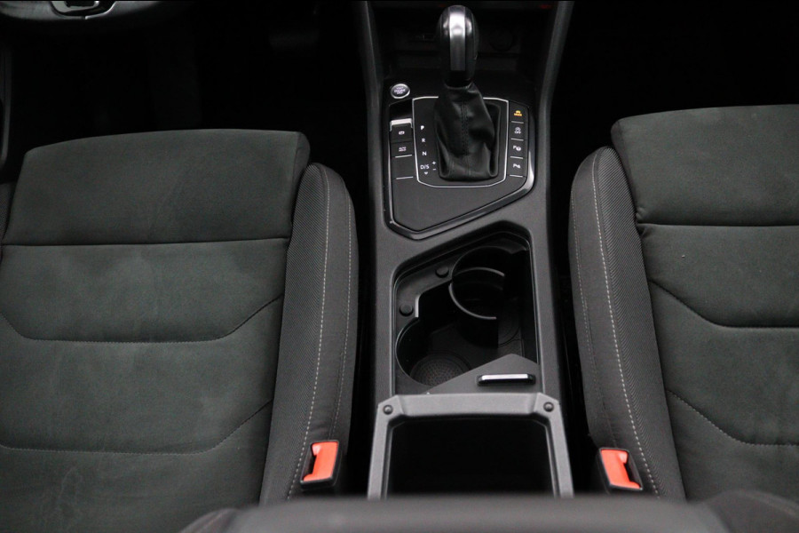 Volkswagen Tiguan Allspace 1.5 TSI R-LINE*AUTOM*PANO*NAVI*HAAK*CAM*CARPLAY