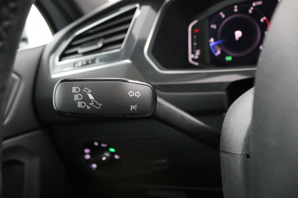 Volkswagen Tiguan Allspace 1.5 TSI R-LINE*AUTOM*PANO*NAVI*HAAK*CAM*CARPLAY