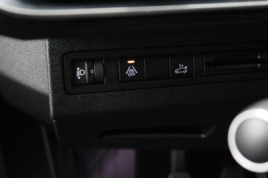 Peugeot 3008 1.2*FACELIFT*ALLURE*CARPLAY*130PK*ECC*NAVI*CAMERA*