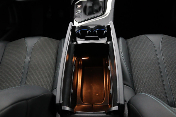 Peugeot 3008 1.2*FACELIFT*ALLURE*CARPLAY*130PK*ECC*NAVI*CAMERA*