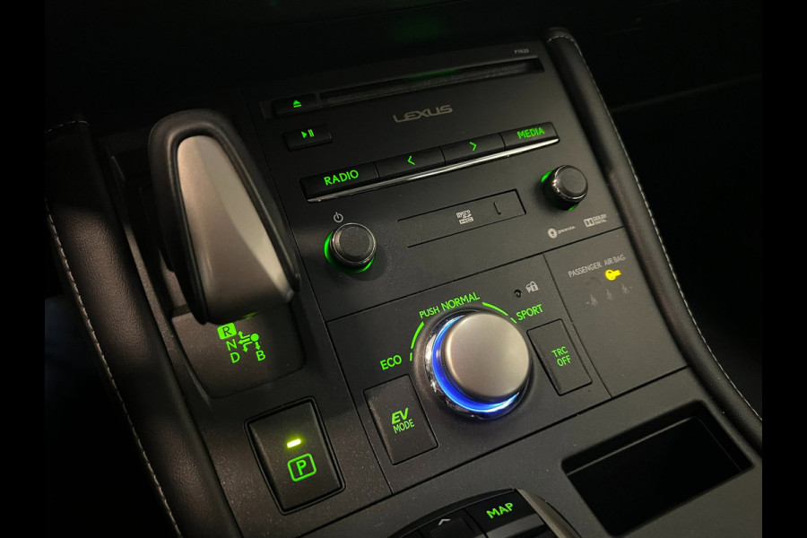 Lexus CT 200h / NL-auto / Camera / Navi / Xenon / DAB / Clima