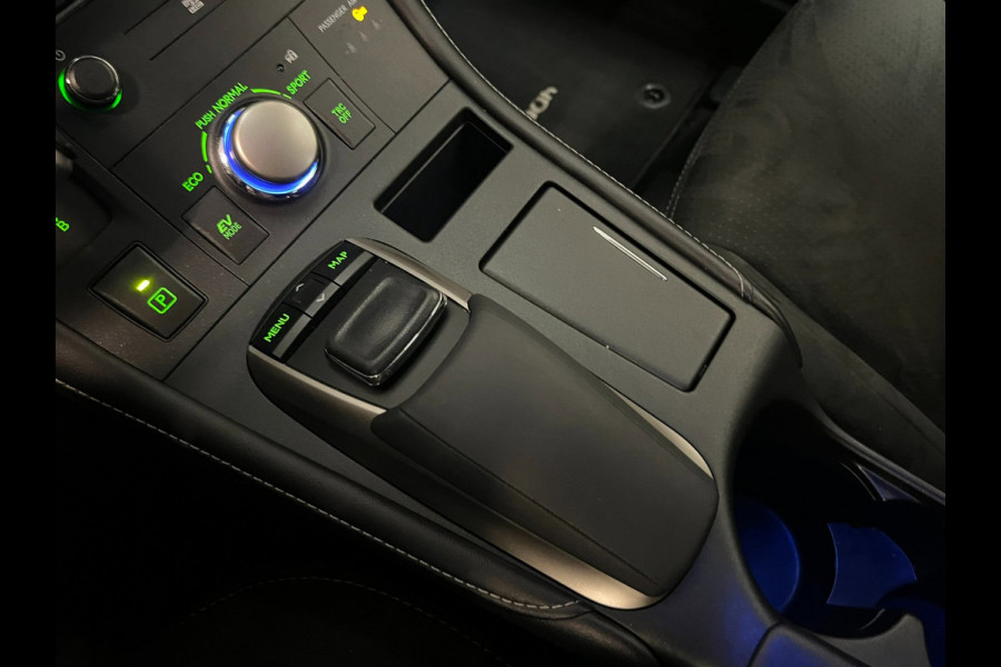 Lexus CT 200h / NL-auto / Camera / Navi / Xenon / DAB / Clima