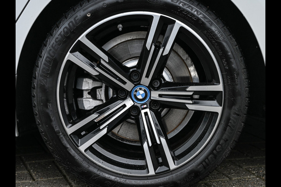 BMW 3 Serie Touring 330e xDrive M-Sport | Comfort access | Trekhaak | Adaptive led | Driving assistant prof. | Dab+ | Hifi sound | Head-up | Camera