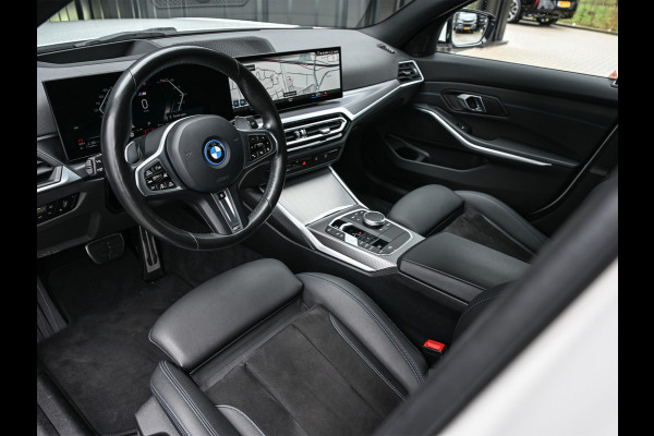 BMW 3 Serie Touring 330e xDrive M-Sport | Comfort access | Trekhaak | Adaptive led | Driving assistant prof. | Dab+ | Hifi sound | Head-up | Camera