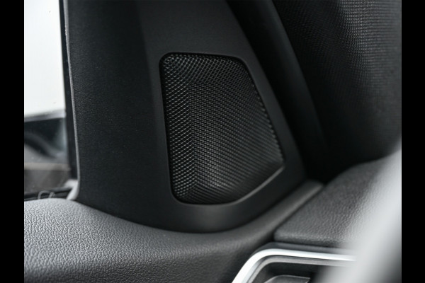 BMW 3 Serie Touring 330e xDrive M-Sport | Comfort access | Trekhaak | Adaptive led | Driving assistant prof. | Dab+ | Hifi sound | Head-up | Camera