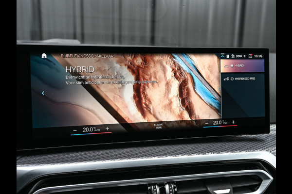 BMW 3 Serie Touring 330e xDrive M-Sport | Comfort access | Trekhaak | Adaptive led | Driving assistant prof. | Dab+ | Hifi sound | Head-up | Camera