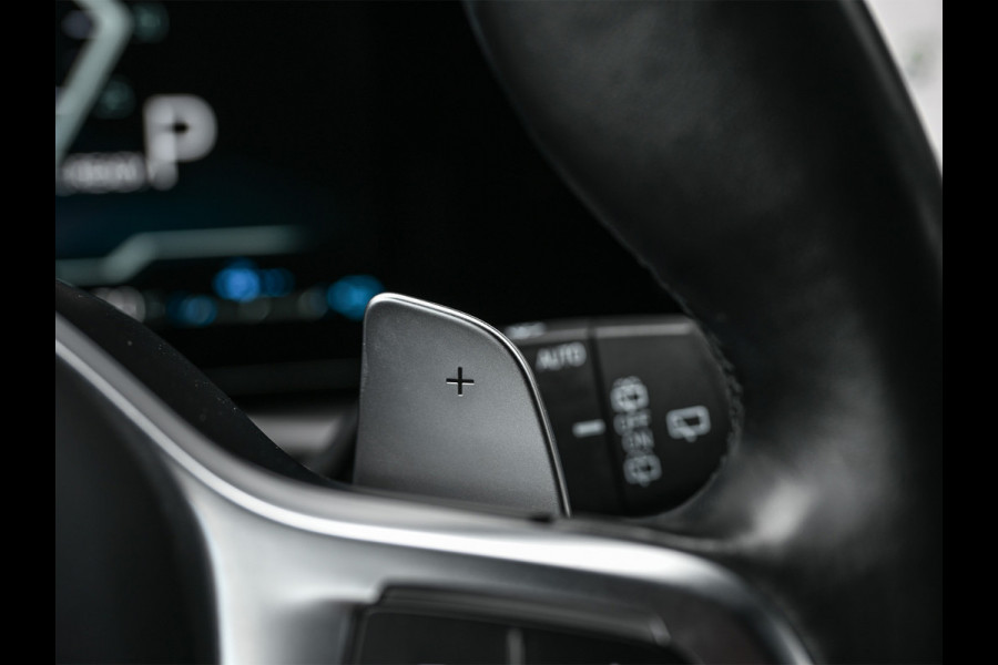 BMW 3 Serie Touring 330e xDrive M-Sport | Comfort access | Trekhaak | Adaptive led | Driving assistant prof. | Dab+ | Hifi sound | Head-up | Camera