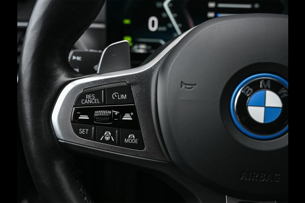BMW 3 Serie Touring 330e xDrive M-Sport | Comfort access | Trekhaak | Adaptive led | Driving assistant prof. | Dab+ | Hifi sound | Head-up | Camera