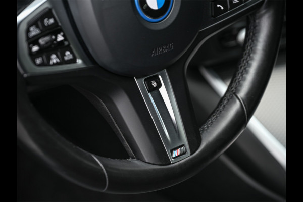 BMW 3 Serie Touring 330e xDrive M-Sport | Comfort access | Trekhaak | Adaptive led | Driving assistant prof. | Dab+ | Hifi sound | Head-up | Camera